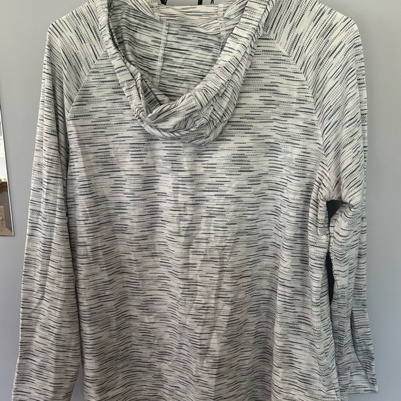 Long sleeved Joe fresh too with hood - Picture 3 of 3